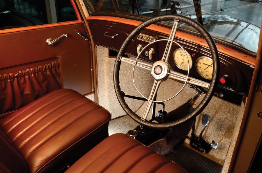  Mercedes-Benz 130 2-Door Saloon 1934 года  (фото 11 из 14)